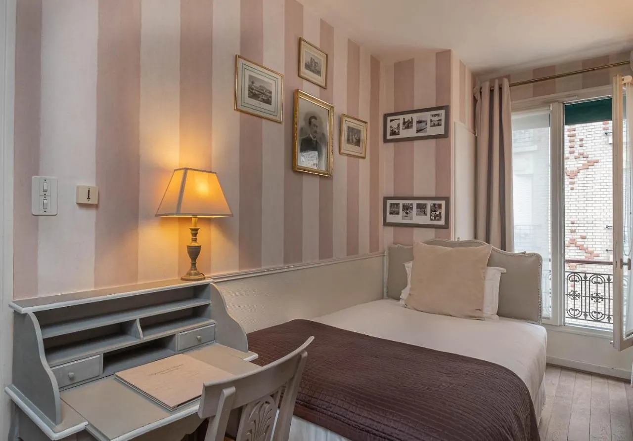 Hotel De L'avre 3*